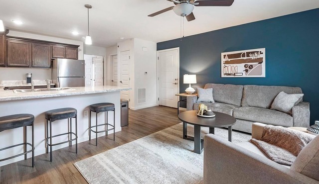 Landing | Stunning 1BD, Pool, Gym