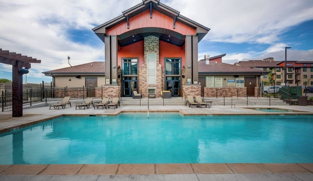 Landing | Stunning 1BD, Pool, Clubhouse