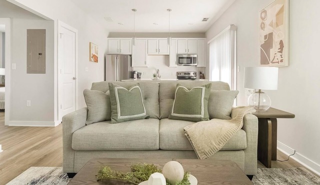 Landing | Stunning 1BD, Gym, Courtyard