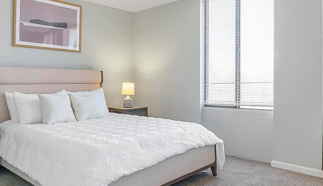 Landing | Stunning 1BD, Pool, Gym