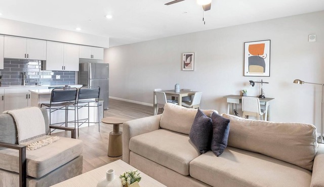 Landing | Stunning 1BD, Pool, Rooftop Lounge