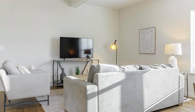 Landing | Stunning 2BD, Clubhouse, Courtyard