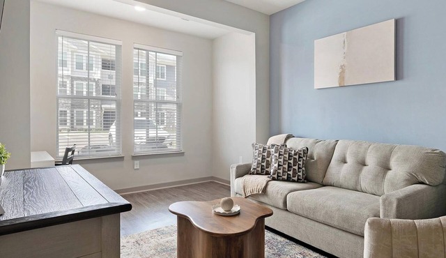 Landing | Stunning 2BD, Gym, Clubhouse
