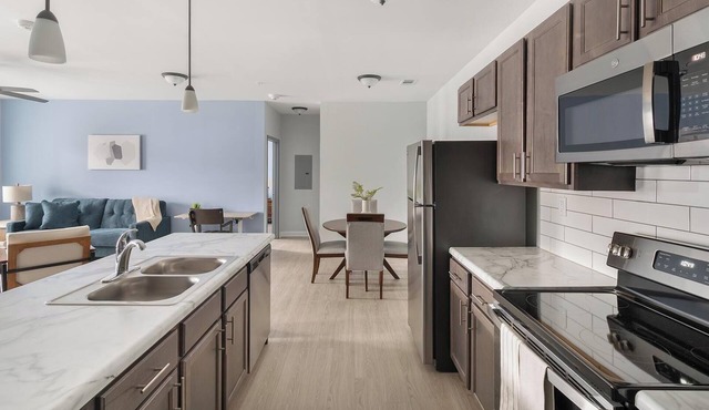 Landing | Stunning 2BD, Clubhouse, Pool