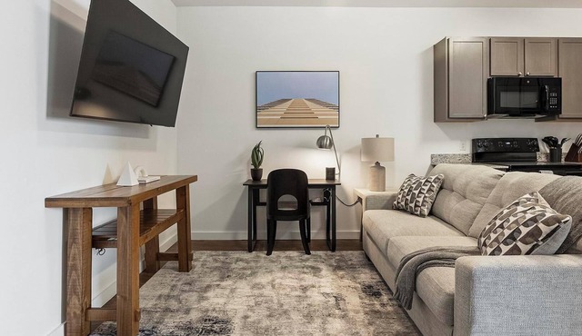 Landing | Stunning 2BD, Clubhouse, Courtyard