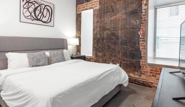 Landing | Stunning 2BD, Courtyard, Gym