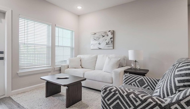 Landing | Stunning 2BD, Pool