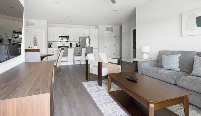Landing | Stunning 2BD, Pool