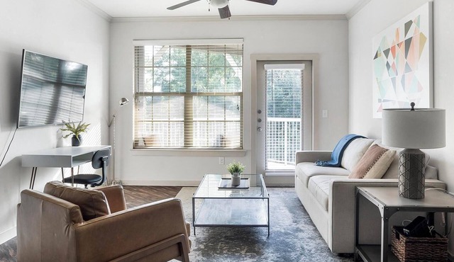 Landing | Stunning 2BD, Gym, Pool