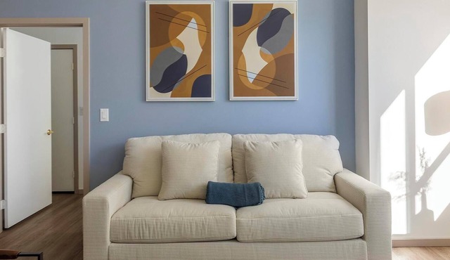 Landing | Stunning 2BD, Pool, Gym