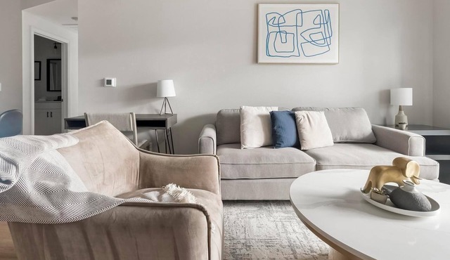 Landing | Stunning 2BD, Pool, Rooftop Lounge