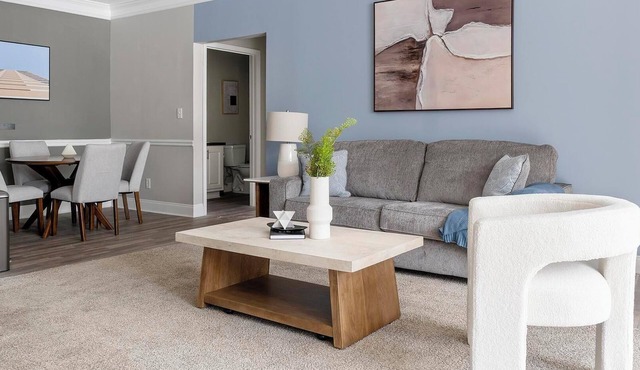 Landing | Stunning 2BD, Pool, Tennis Court