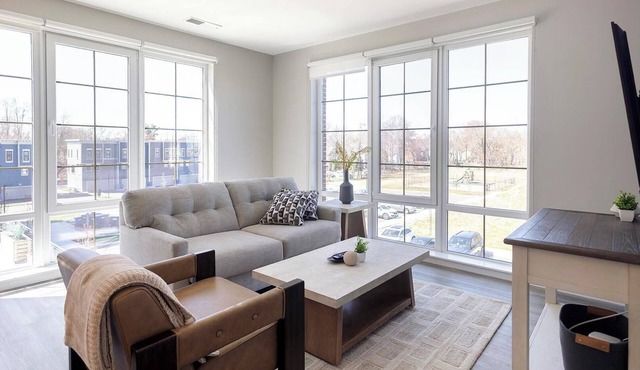 Landing | Stunning 2BD, Pool, Gym