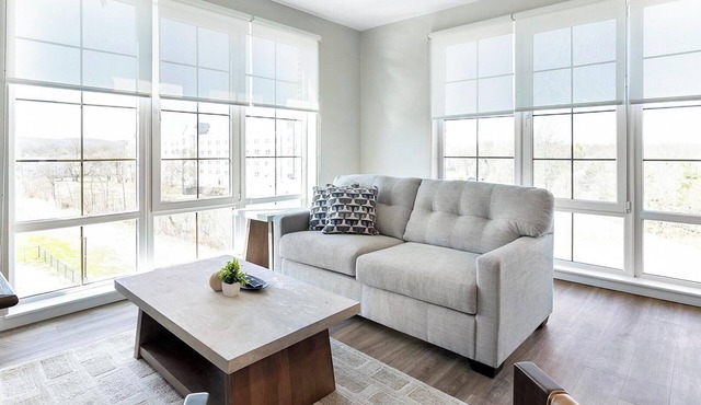 Landing | Stunning 2BD, Pool, Gym