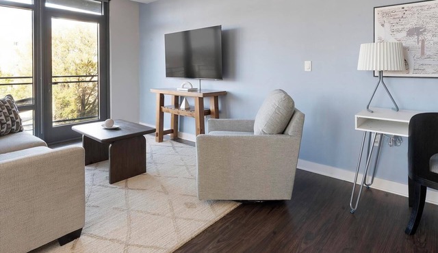 Landing | Stunning 2BD, Pool, Clubhouse