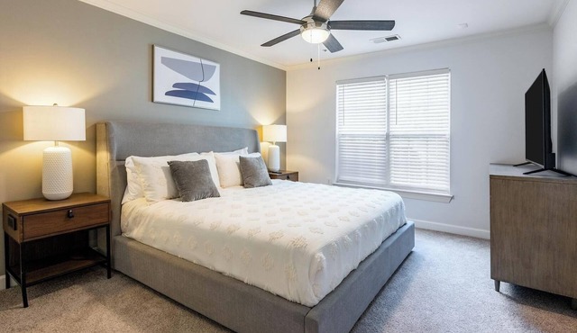 Landing | Stunning 2BD, Gym, Tennis Court