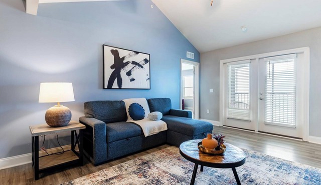 Landing | Stunning 3BD, Pool, Clubhouse