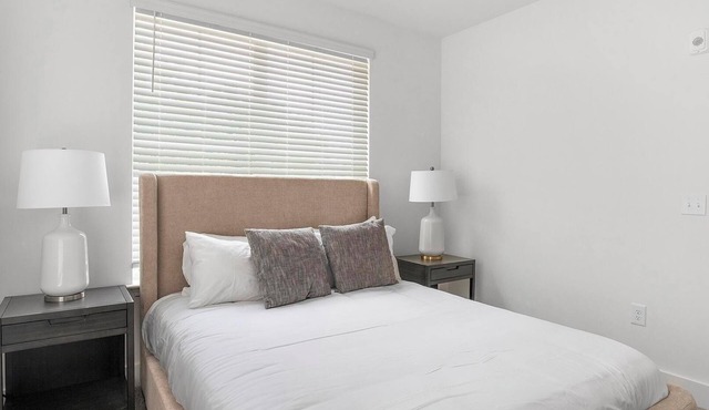 Landing | Stunning 1BD, Gym, Pool