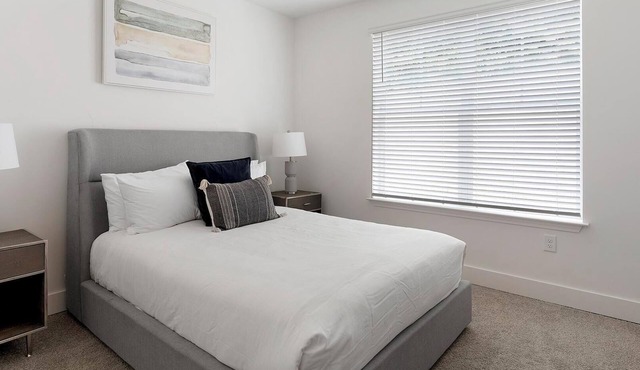 Landing | Stunning 1BD, Pool, Clubhouse