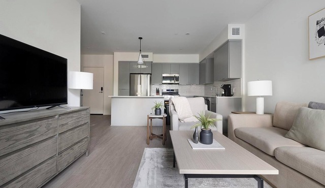 Landing | Stunning 1BD, Clubhouse, Rooftop Lounge