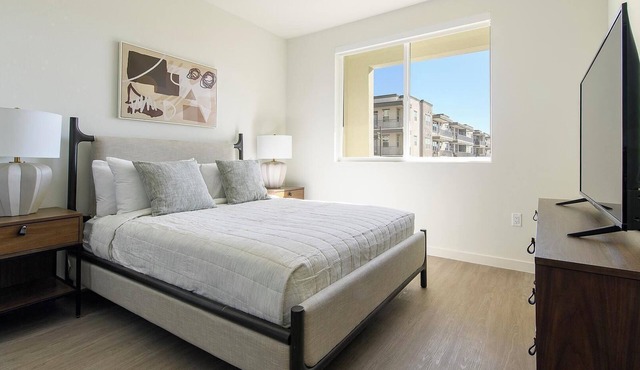 Landing | Stunning 2BD, Pool, Gym
