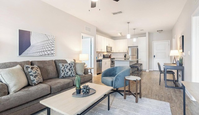 Landing | Stunning 2BD, Gym, Pool