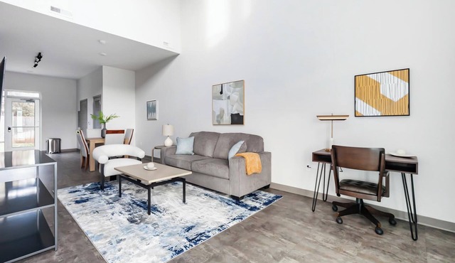 Landing | Stylish 1BD, Courtyard