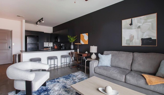 Landing | Stylish 1BD, Courtyard