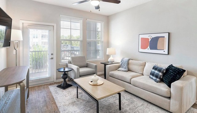 Landing | Stylish 2BD, Gym, Clubhouse