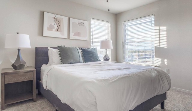 Landing | Stylish 2BD, Pool, Gym