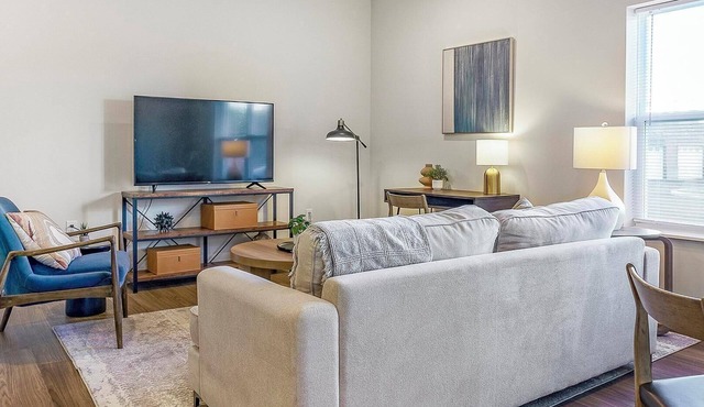 Landing | Stylish 2BD, Pool, Gym