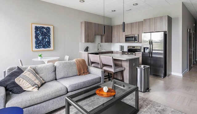 Landing | Stylish 3BD in Fountain Heights