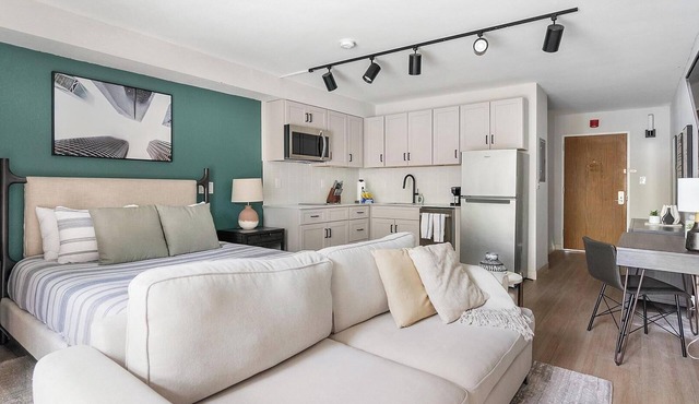 Landing | Stylish Studio, Gym, Pool