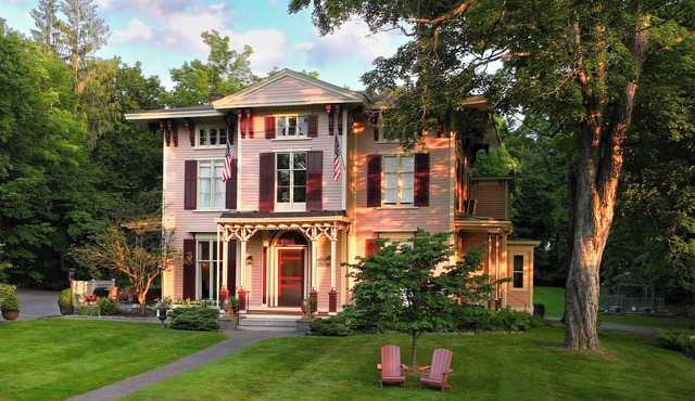 Landmark Inn