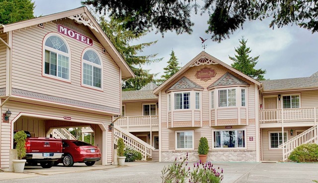 Landmark Inn