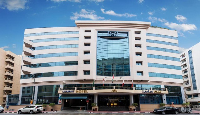 Landmark Summit Hotel
