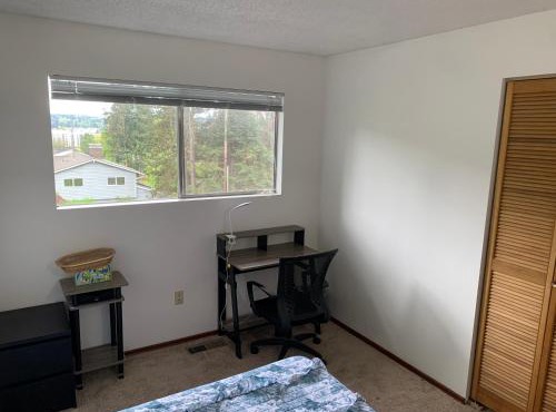 Landscape View queen-size room