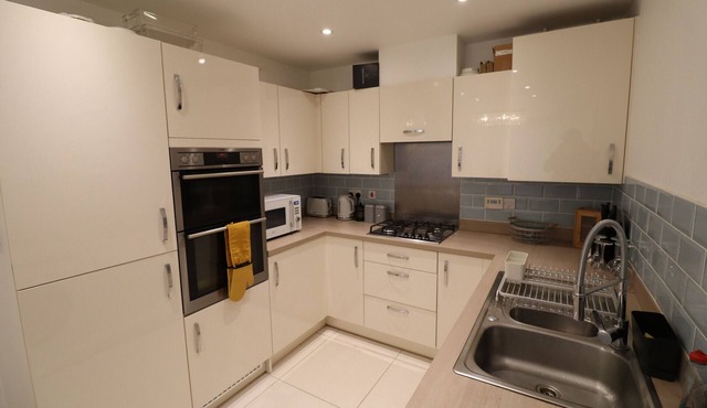 Langley Luxurious Four Bedroom House with Games Room