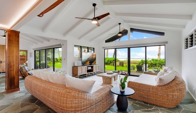Lani Kai - Beachfront on Hanalei Bay with Sauna, Hot Tub and Fire Pit