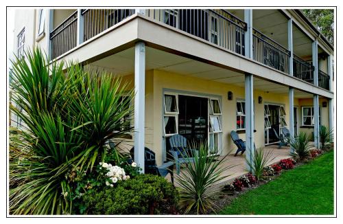 Lantern Court Motel