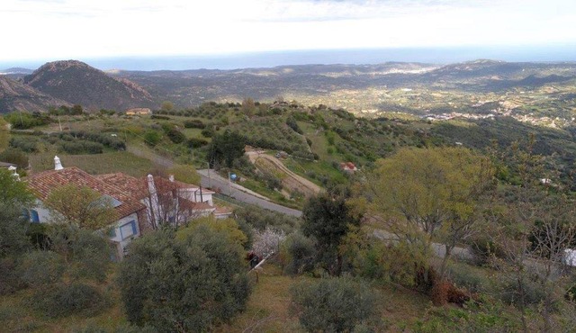 Lanusei, beautifully situated apartment in villa. WiFi, air conditioning.