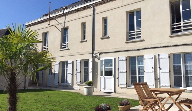 Laon Studio "Les Bleuets" on one level with garden and private spa