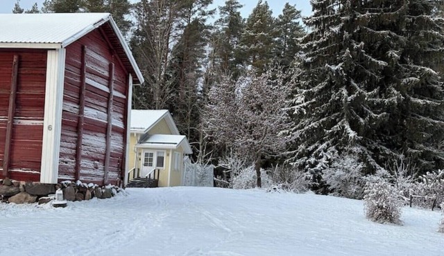 Lapinkangas studio w/sauna. Pet friendly with private garden. Semidetached.