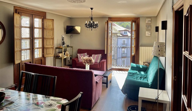 LAREDO Spacious light, bright 3 bedroom apartment. Walk to the large sandy bay.