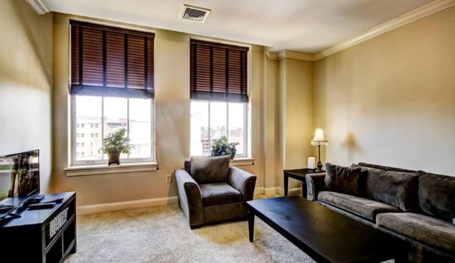 Large 1 bedroom apartment in charming Baltimore with AC, WiFi, gym parking.