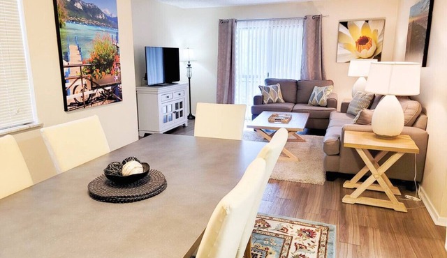 Large 1 BR Condo - Next to Oaks Mall and Hospital