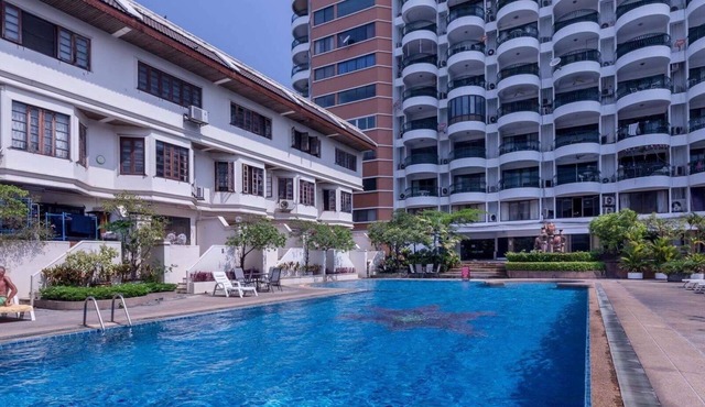 Large 1BR Condo 2Beds 4ppl @Hillside 4