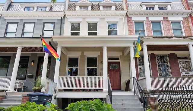 Large, 2BR/1BA with AC/TV/Internet/Laundry