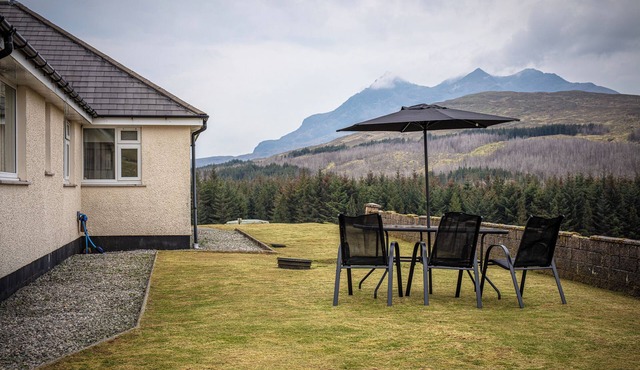 Large 4-Bedroom Holiday Home near Fairy Pools & Talisker Distillery, Skye