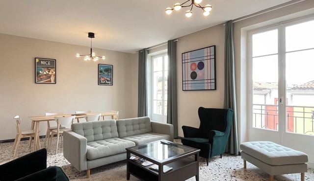Large 4 bedrooms apartment in Nice French Riviera